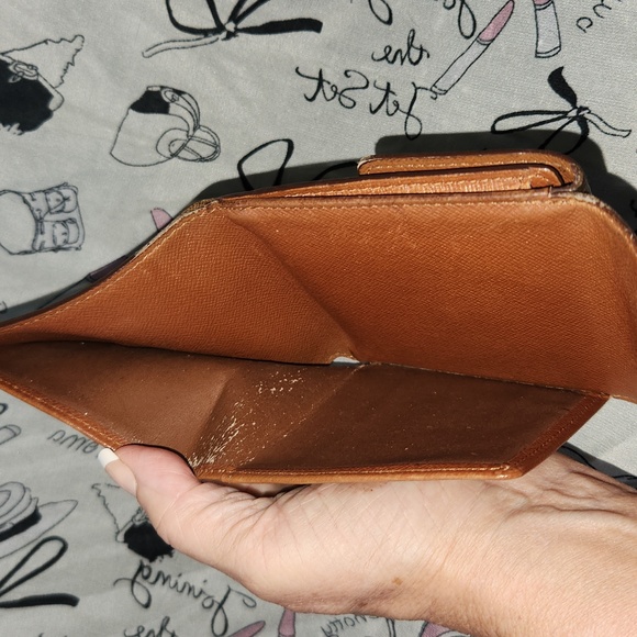 AUTHENTIC Louis Vuitton  Small Wallet - Picture 14 of 16